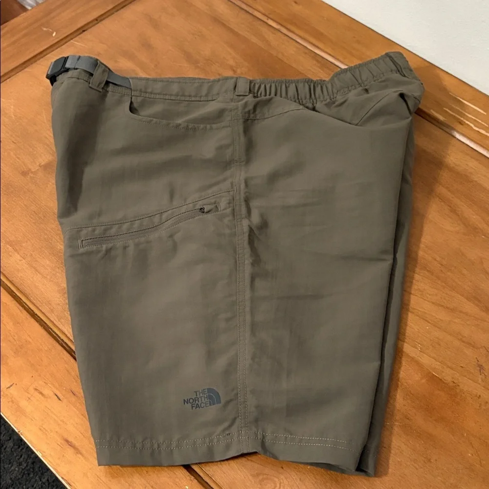 The North Face NWOT Men's Cargo Shorts Size XXL